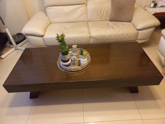 שולחן סלון מעץ מלא, שמור מאוד בצבע ונגה