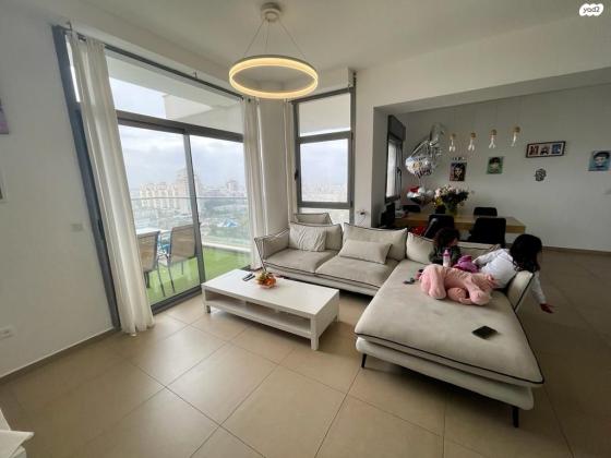 גולדה מאיר 13 (קרית ראשון;קריית כרמים)