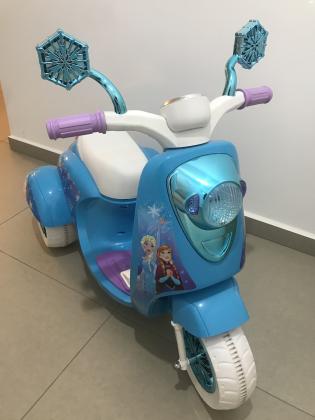 אופנוע ממנוע של אנה ואלזה