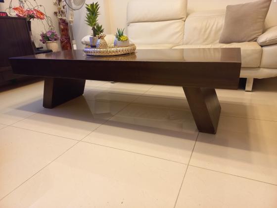 שולחן סלון מעץ מלא, שמור מאוד בצבע ונגה