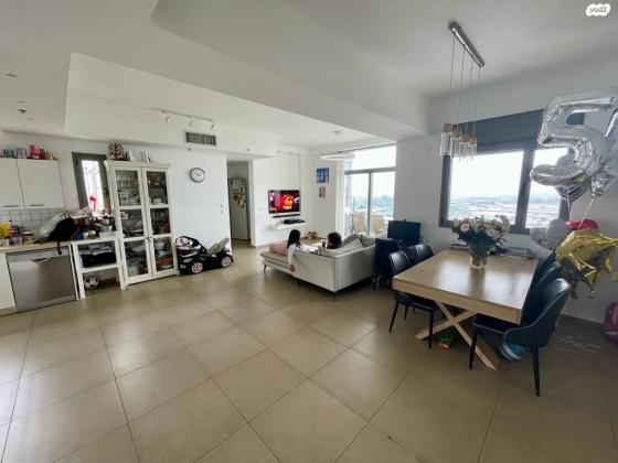 גולדה מאיר 13 (קרית ראשון;קריית כרמים)