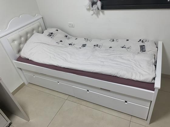 מיטת ילדים של שמרת הזורע,