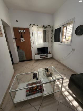 יעקב מדהלה 18 (שעריים מזרחי)