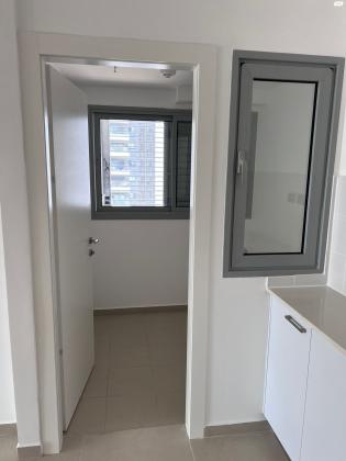 שולמית אלוני 3