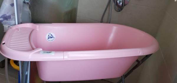 אמבטיה לתינוק עם צינור ניקוז