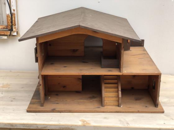 בית בובות מעץ מלא