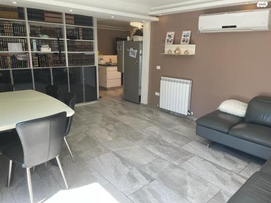 יעקב דה האז 7 (רמות)