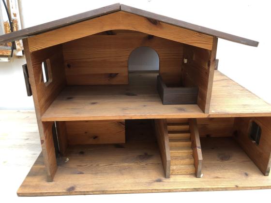 בית בובות מעץ מלא