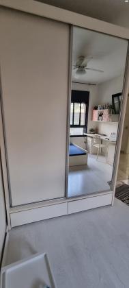 ארון הזזה עם מראה של רהיטי דורון