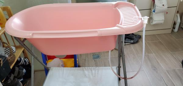אמבטיה לתינוק עם צינור ניקוז