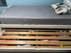 מיטת ילדים מעץ מלא, נקנתה מרהיטי דורון