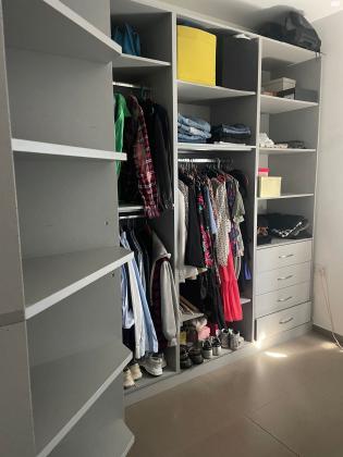 חדר ארונות מודולרי, כל חלק