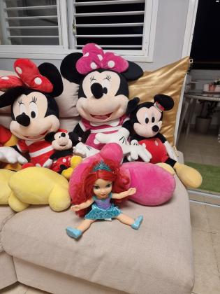 מלא בובות יקרות, שמורות מאוד,