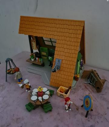 פליימוביל קמפינג במצב חדש, מכיל