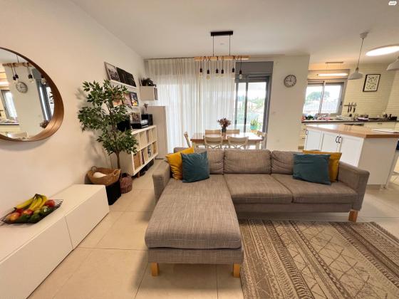 דקל הדום 11 (ניסן)