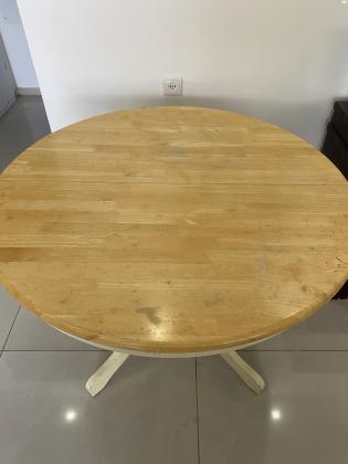 שולחן עץ עגול שנפתח לאליפסה