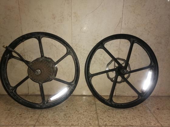 סט גלגלים לאופניים חשמליים נעשה