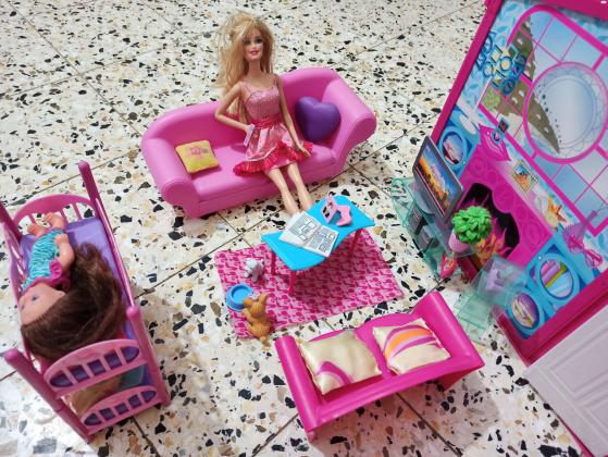 בית בובות לברבי נפתח, הכולל