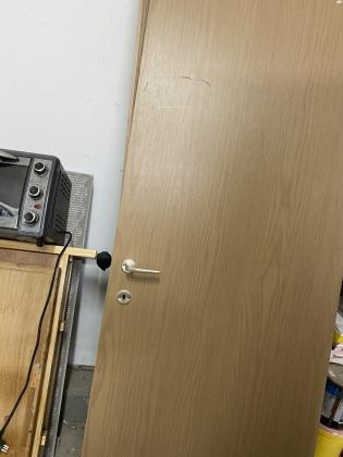 דלתות עץ לבית במצב טוב