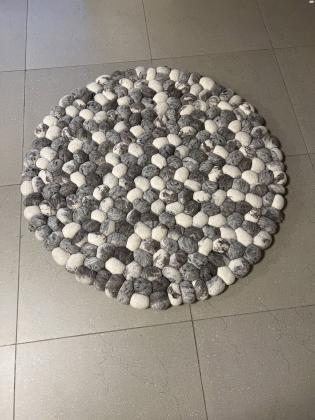 שטיח חלוקי נחל לסלון באורך 1