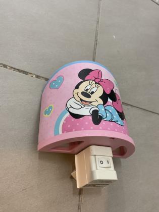 מנורת לילה לשקע ממותגת מיני