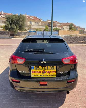 מיצובישי לנסר ספורטבק (2017)