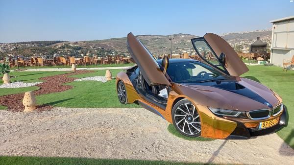 ב.מ.וו i8 (2016)