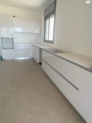 אורי אלמוג (קרית רבין)