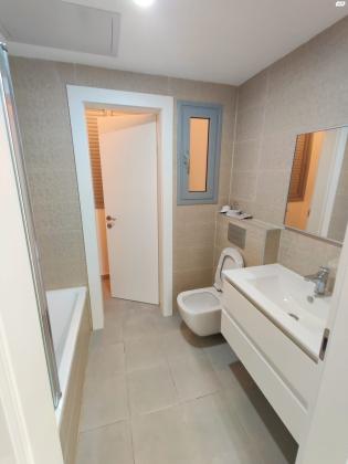 חנה רובינא 4 (מרכז)