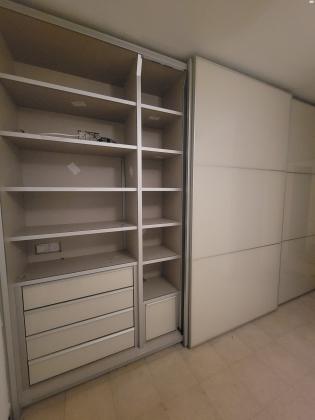 ארון הזזה חדש עם טלויזיה מובנת