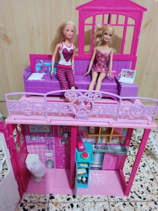 בית בובות לברבי נפתח, הכולל