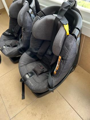 2 כיסאות בטיחות מקסי קוזי