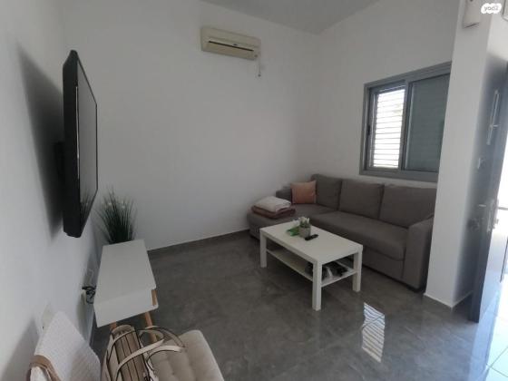 יצחק מוגזח 13 (מילצ'ן;שעריים)