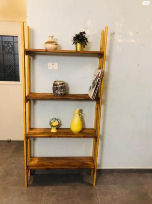 מעמד מדפים מעץ מתאים לעציצים