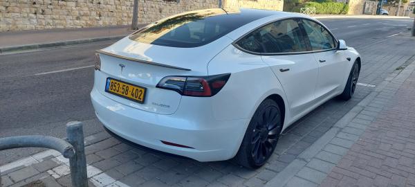 טסלה מודל 3 (2022)