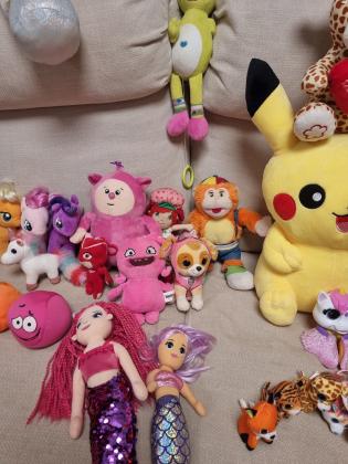 מלא בובות יקרות, שמורות מאוד,