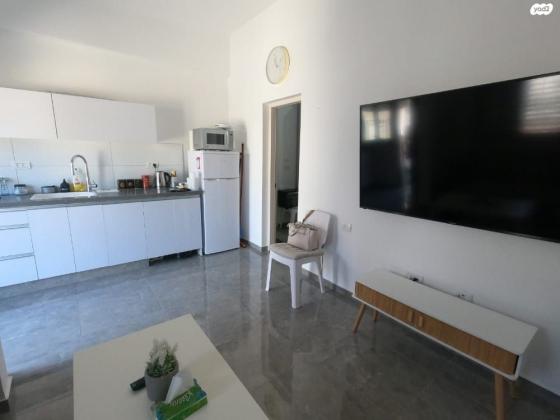 יצחק מוגזח 13 (מילצ'ן;שעריים)