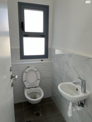 אברהם שטרן 10 (קרית היובל)