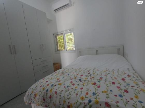 יצחק מוגזח 13 (מילצ'ן;שעריים)