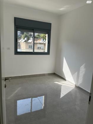 אברהם שטרן 10 (קרית היובל)