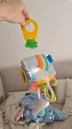 מוכרת עוד צעצועים בזול, הכל