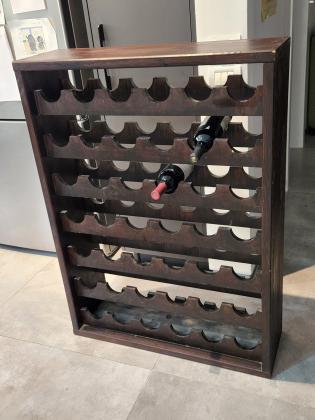 מעמד / מתקן לאחסון עד 40 בקבוקי יין