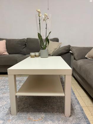 שולחן קפה של איקאה בצבע