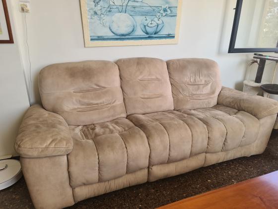 סלון 3 + 2 של חברת DAX