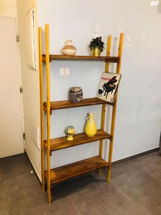 מעמד מדפים מעץ מתאים לעציצים