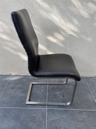 כיסא עור אמיתי מעוצב, רגל