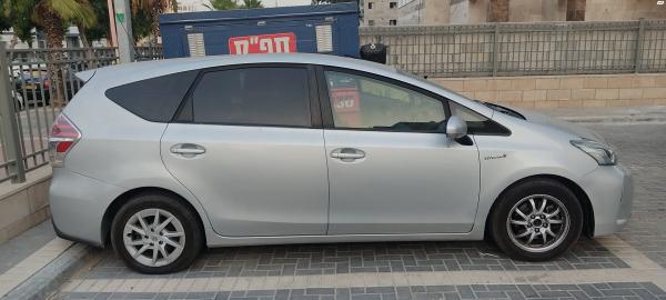 טויוטה פריוס פלוס הייבריד (2019)