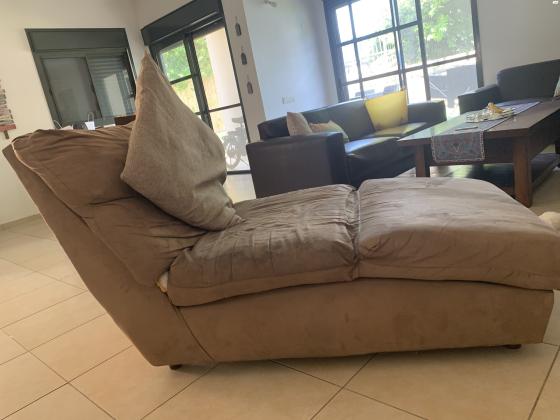 כורסא שזלונג יחיד, עם בסיס