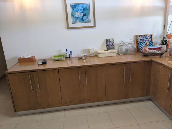 ארונות מטבח מעץ סנדוויץ' מצופה