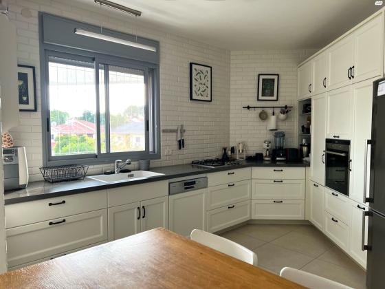 דקל הדום 11 (ניסן)